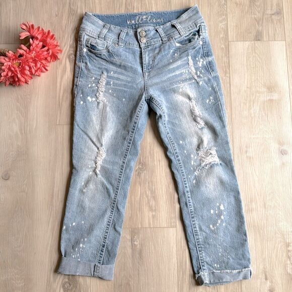 Wallflower Distressed Light Wash Ankle Cropped Jeans
Size 7 - Picture 1 of 6